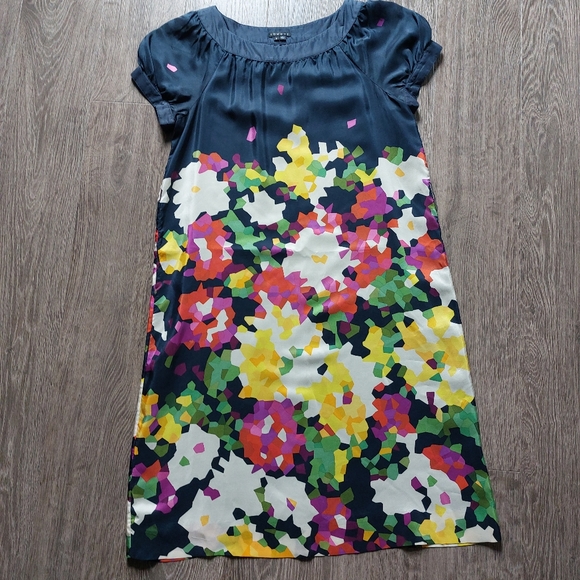 Theory silk Floral dress with slight puff sleeve. Fully lined. Size 6 - Picture 1 of 9